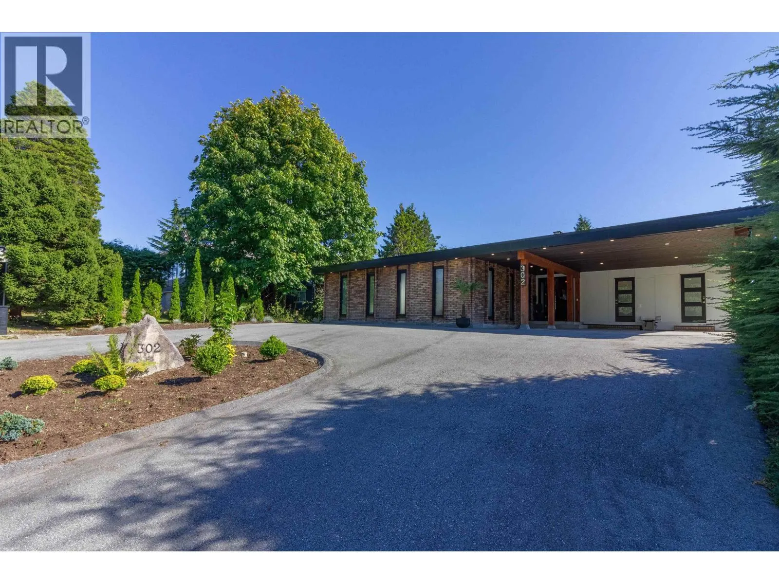 302 OXFORD DRIVE