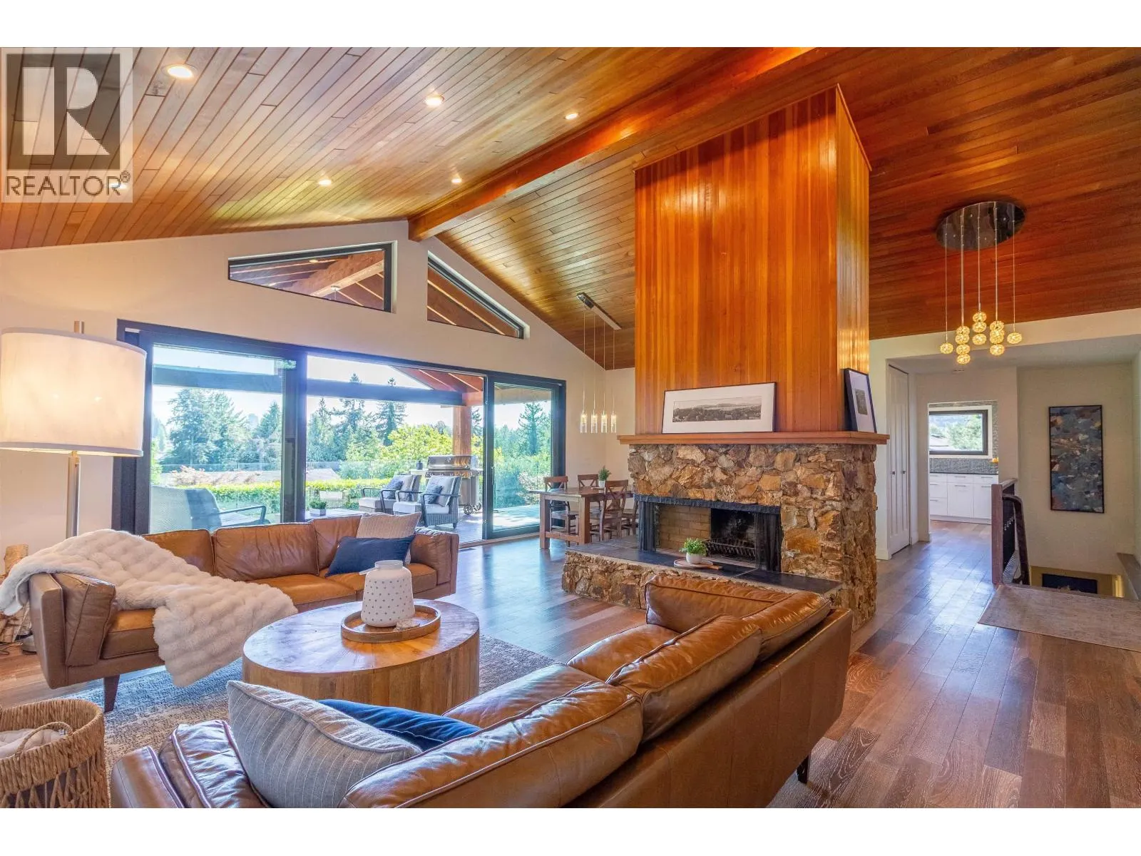 302 OXFORD DRIVE