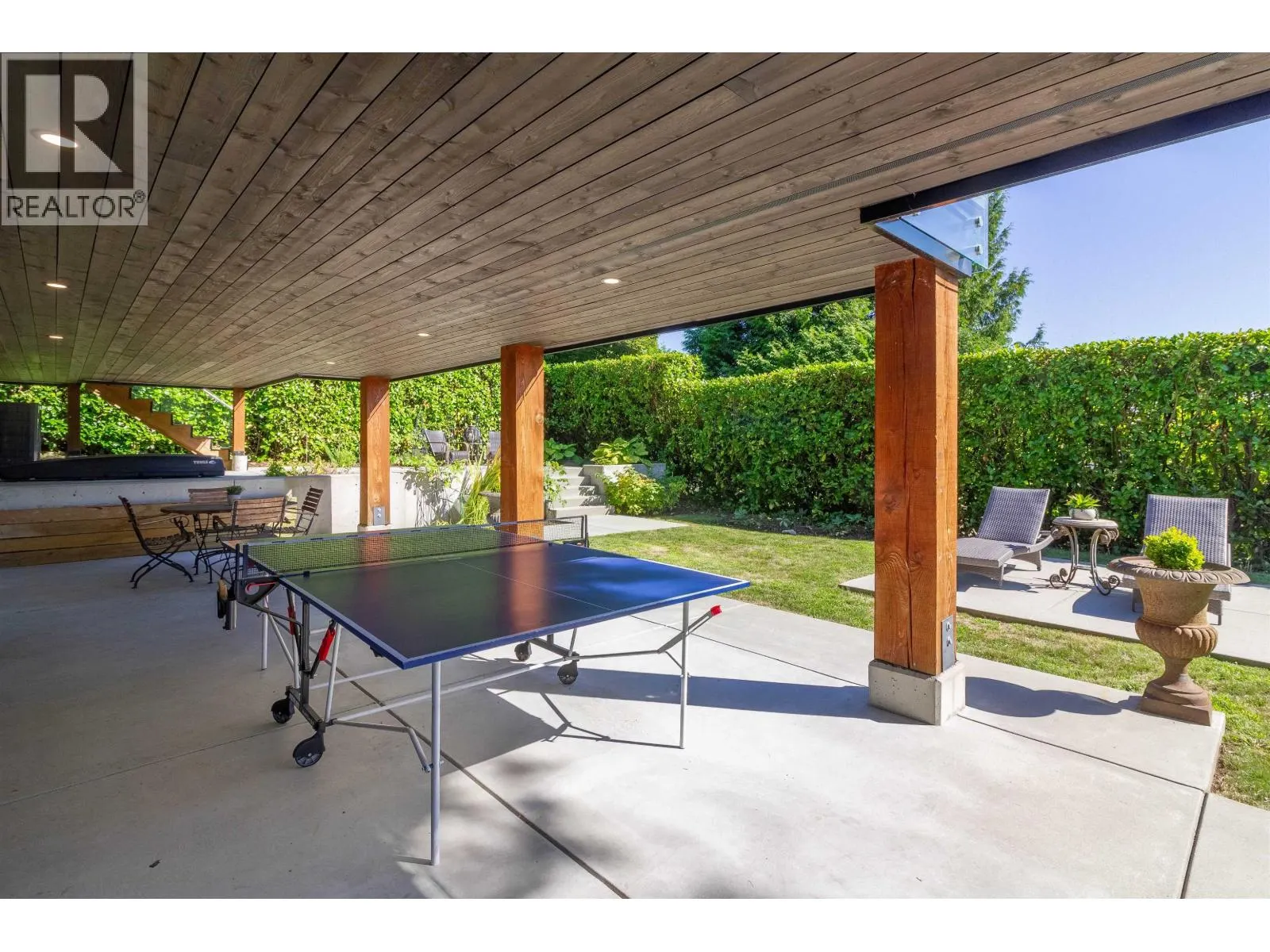 302 OXFORD DRIVE