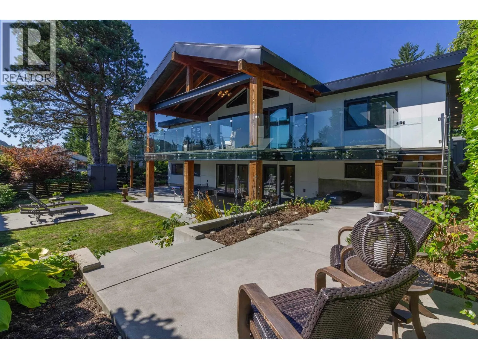 302 OXFORD DRIVE