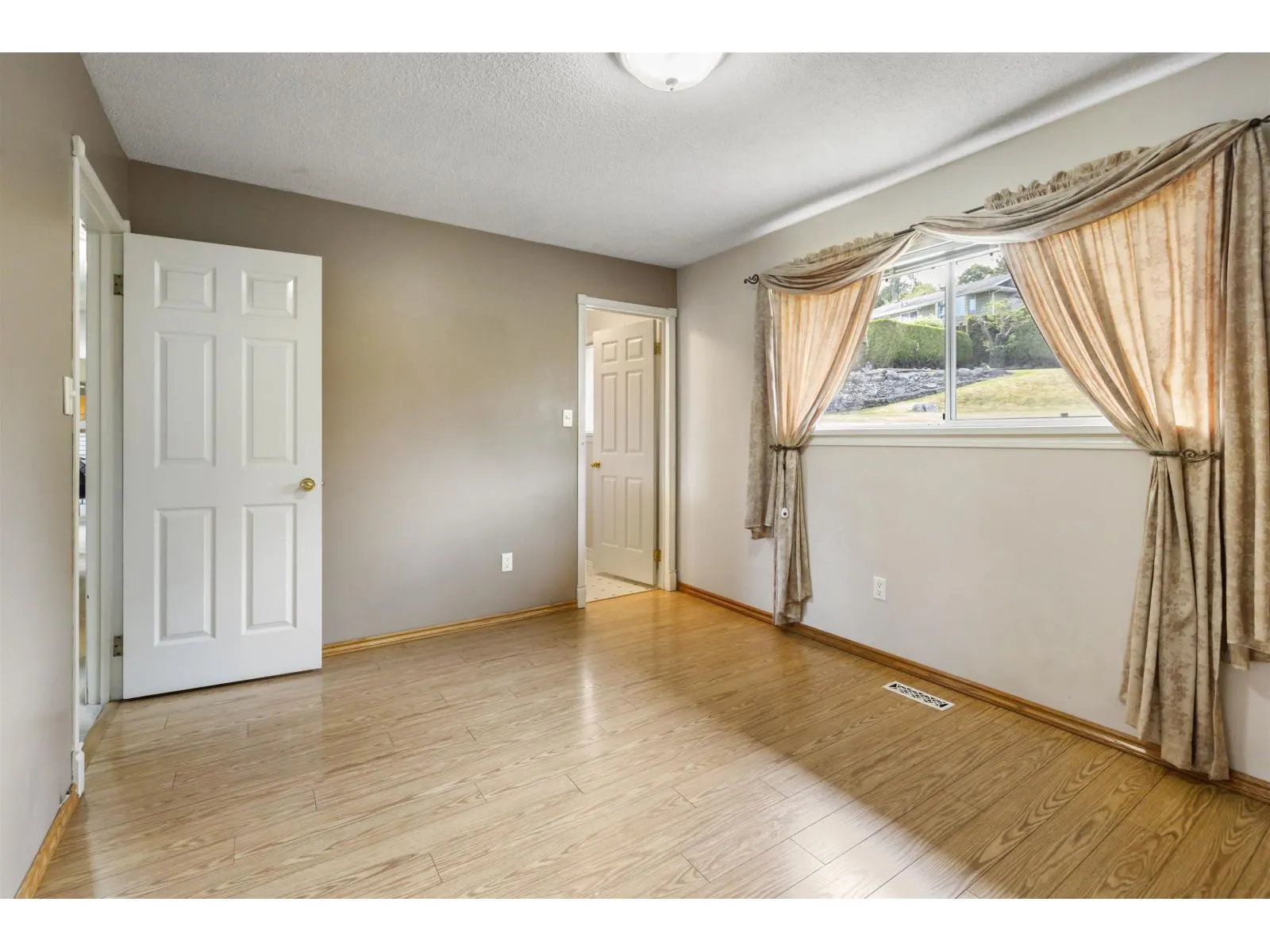 13512 CRESTVIEW DRIVE