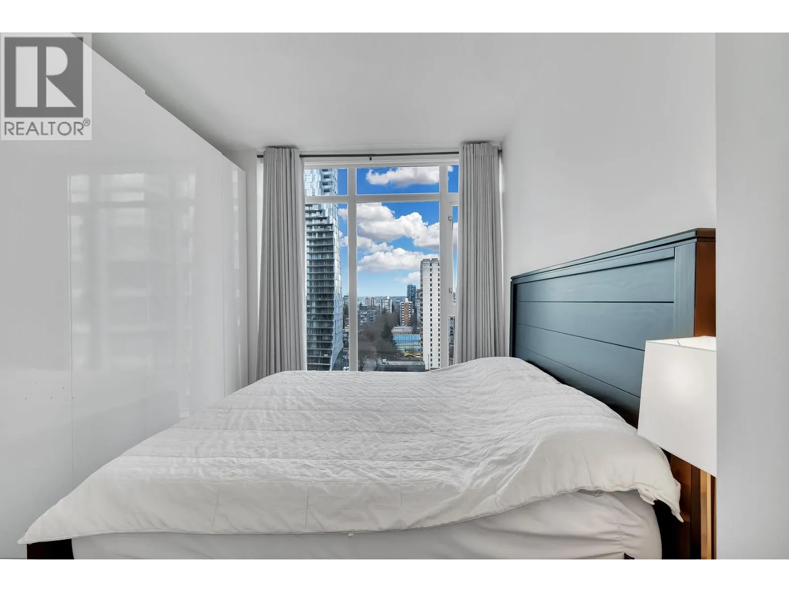 1904 1616 BAYSHORE DRIVE