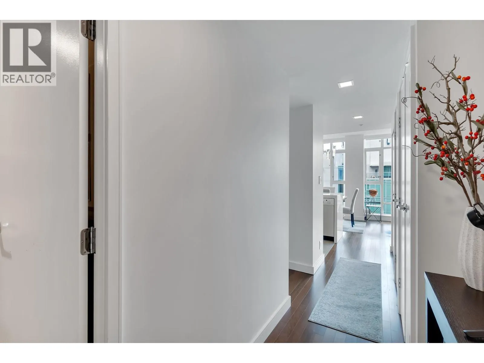 1904 1616 BAYSHORE DRIVE