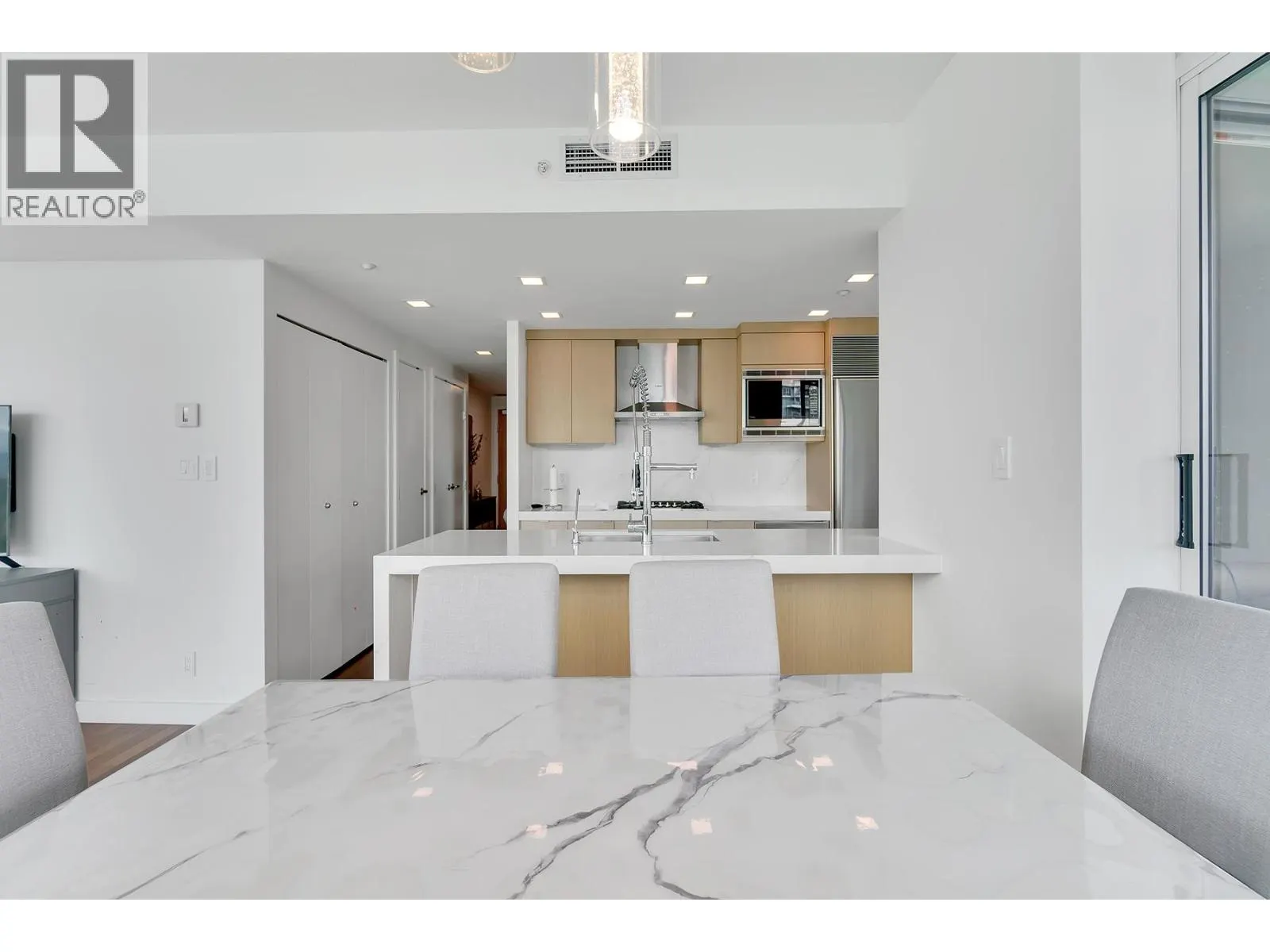1904 1616 BAYSHORE DRIVE
