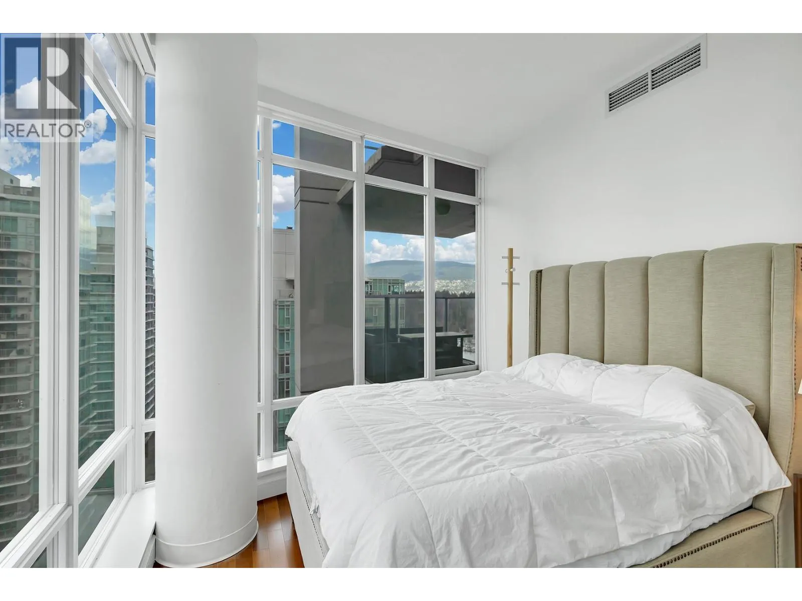 1904 1616 BAYSHORE DRIVE