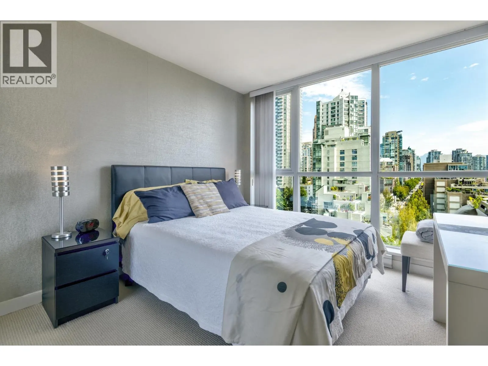 1207 1408 STRATHMORE MEWS