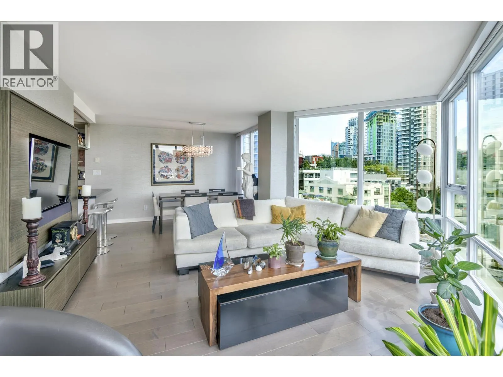 1207 1408 STRATHMORE MEWS
