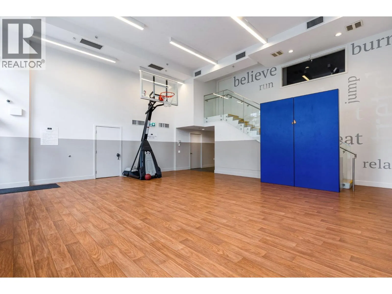 1308 5233 GILBERT ROAD