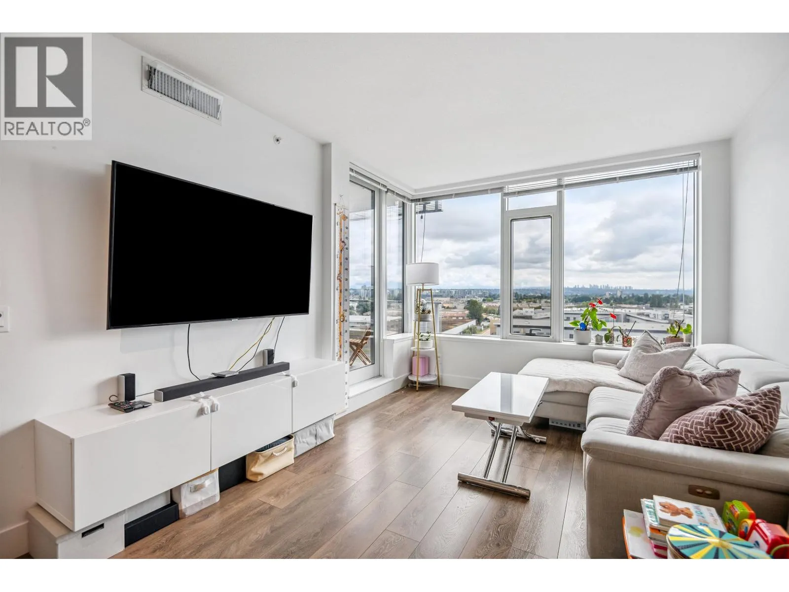 1308 5233 GILBERT ROAD