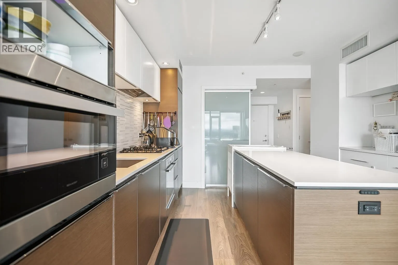 1308 5233 GILBERT ROAD