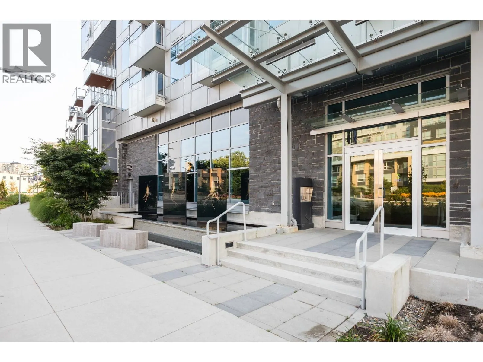 1308 5233 GILBERT ROAD