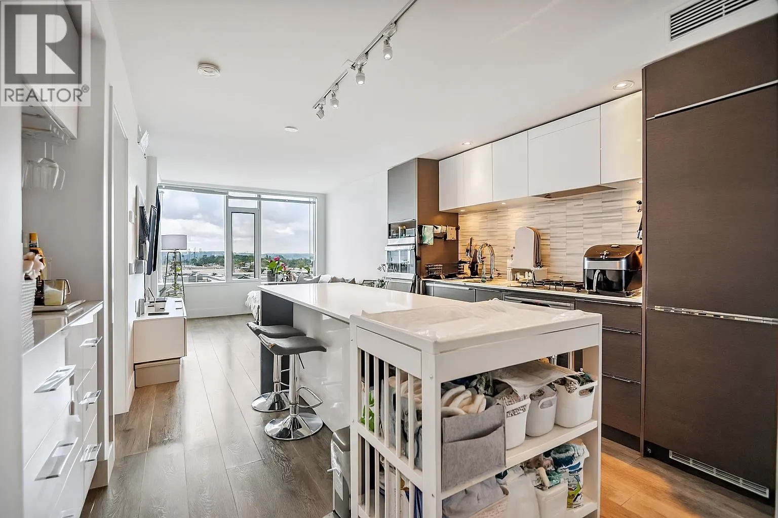 1308 5233 GILBERT ROAD