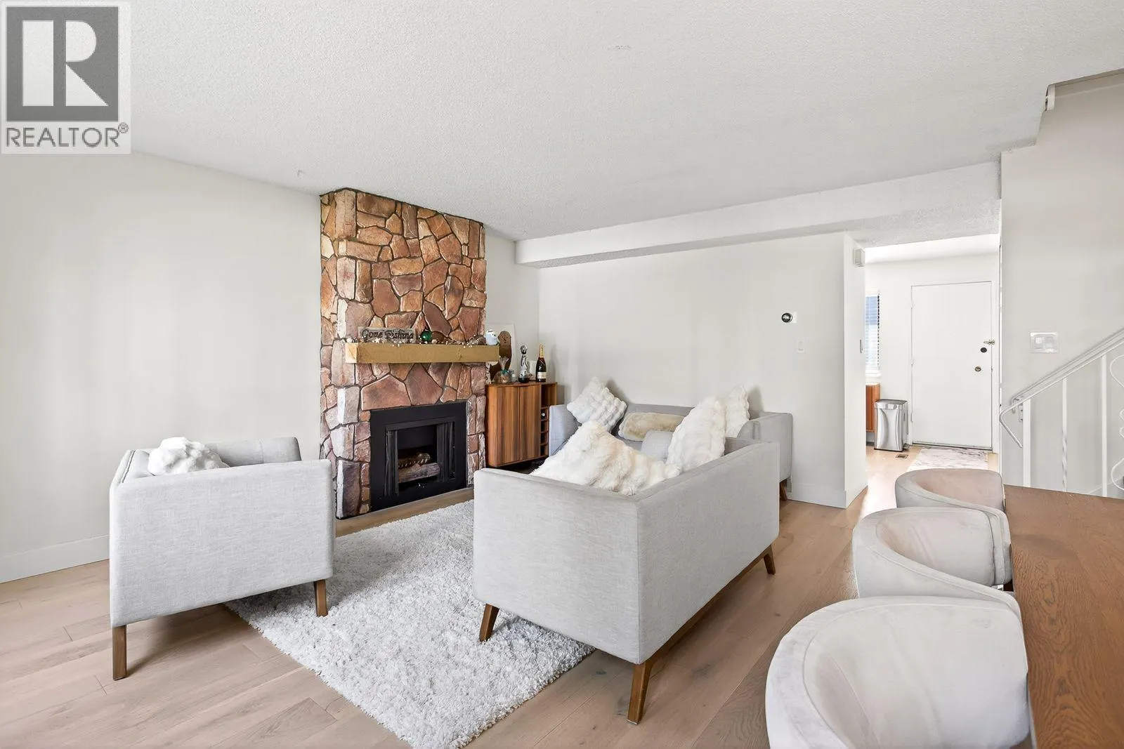 7301 CAPISTRANO DRIVE