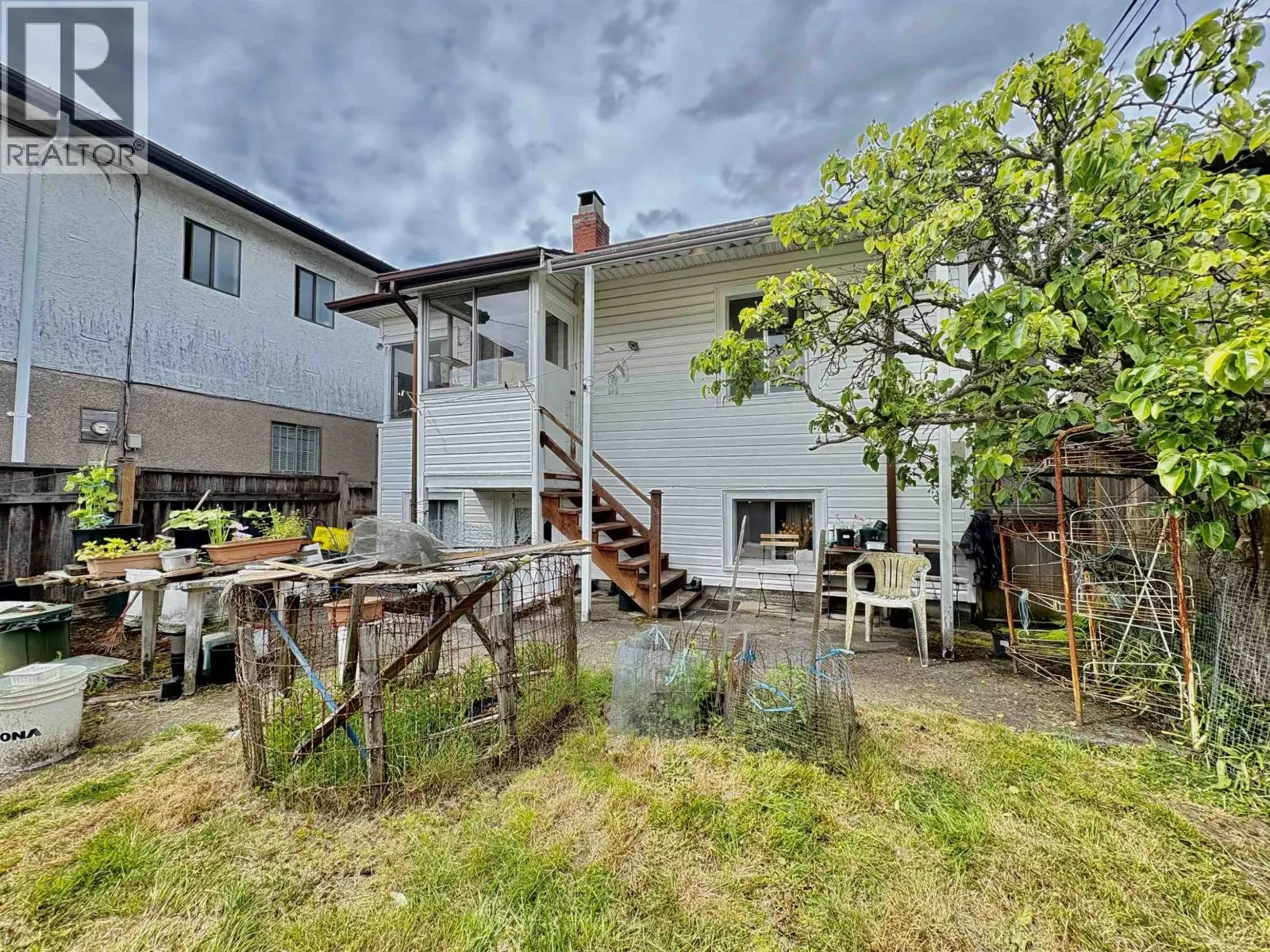 2566 VENABLES STREET