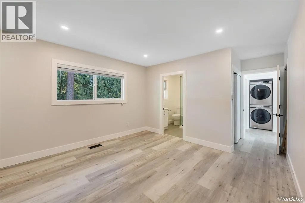 383 LAURENTIAN CRESCENT