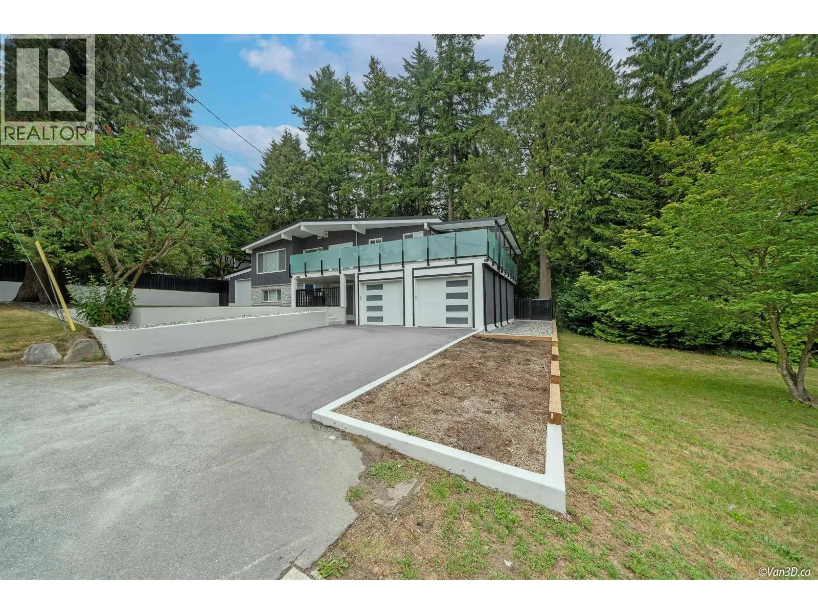 383 LAURENTIAN CRESCENT