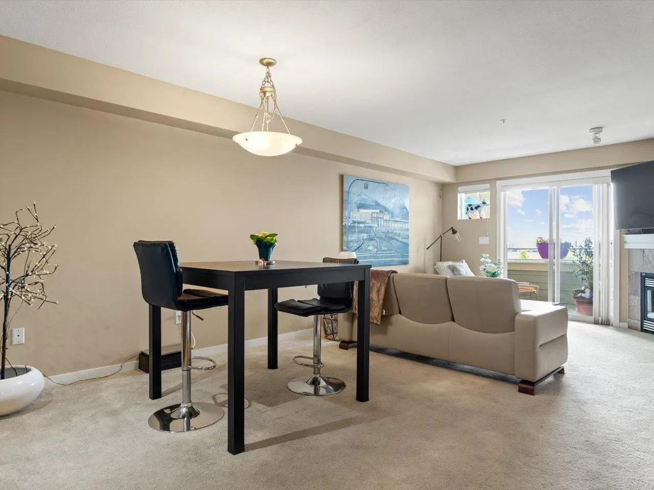 310 15621 MARINE DRIVE