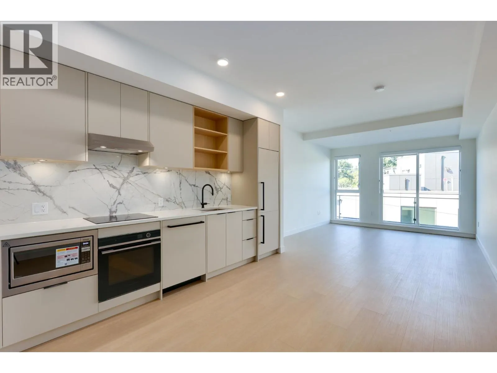 564 422 E 3RD STREET