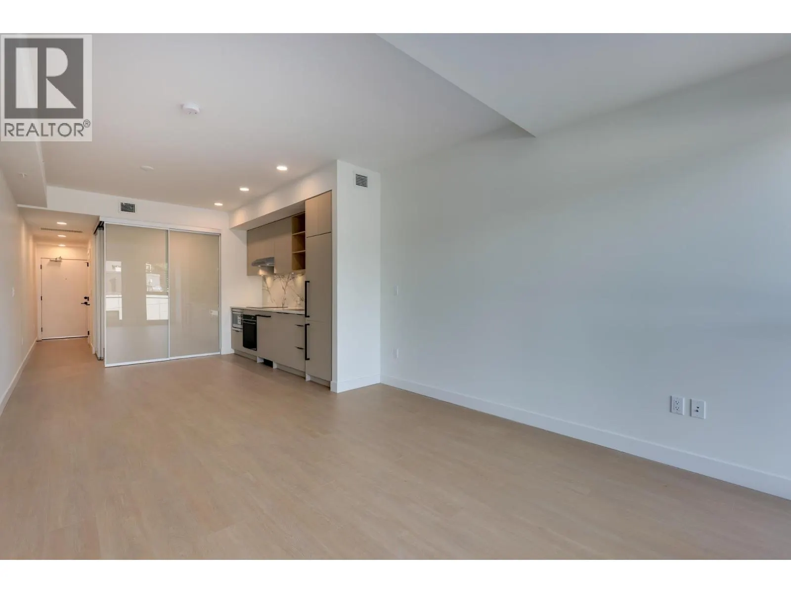 564 422 E 3RD STREET