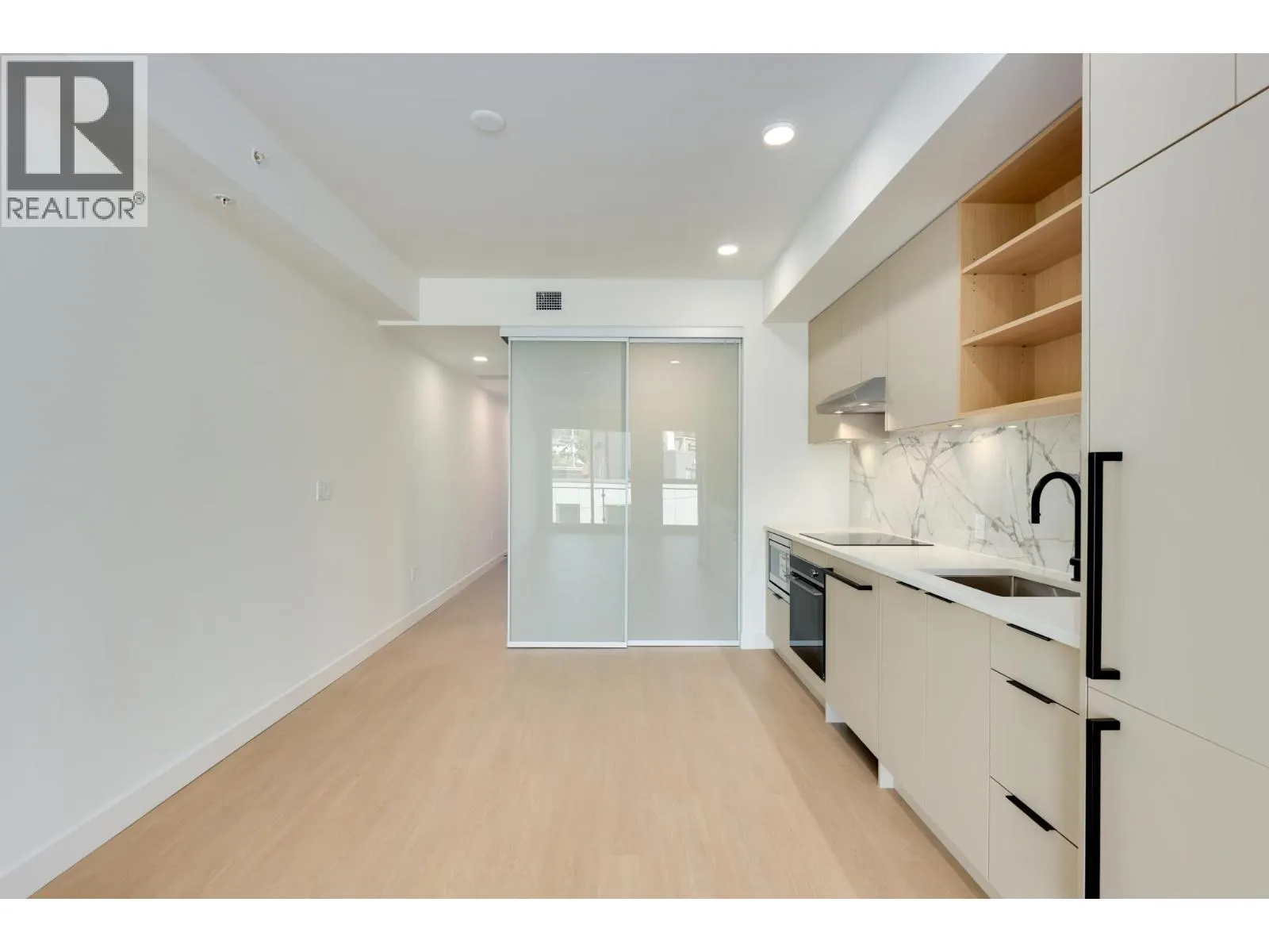 564 422 E 3RD STREET