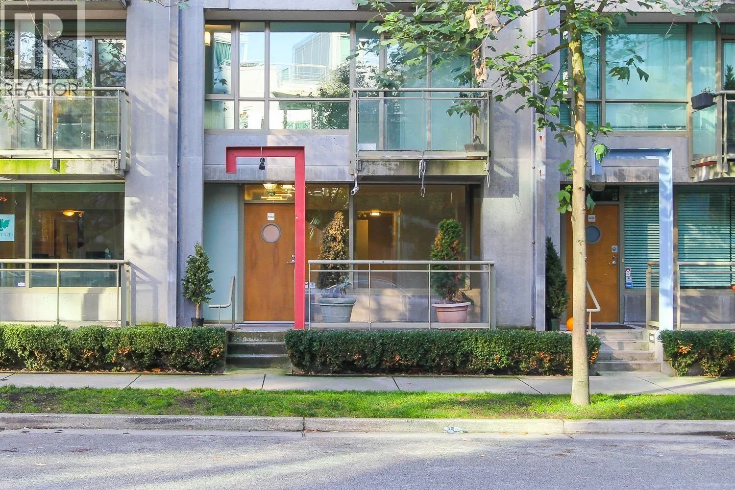 1432 W HASTINGS STREET