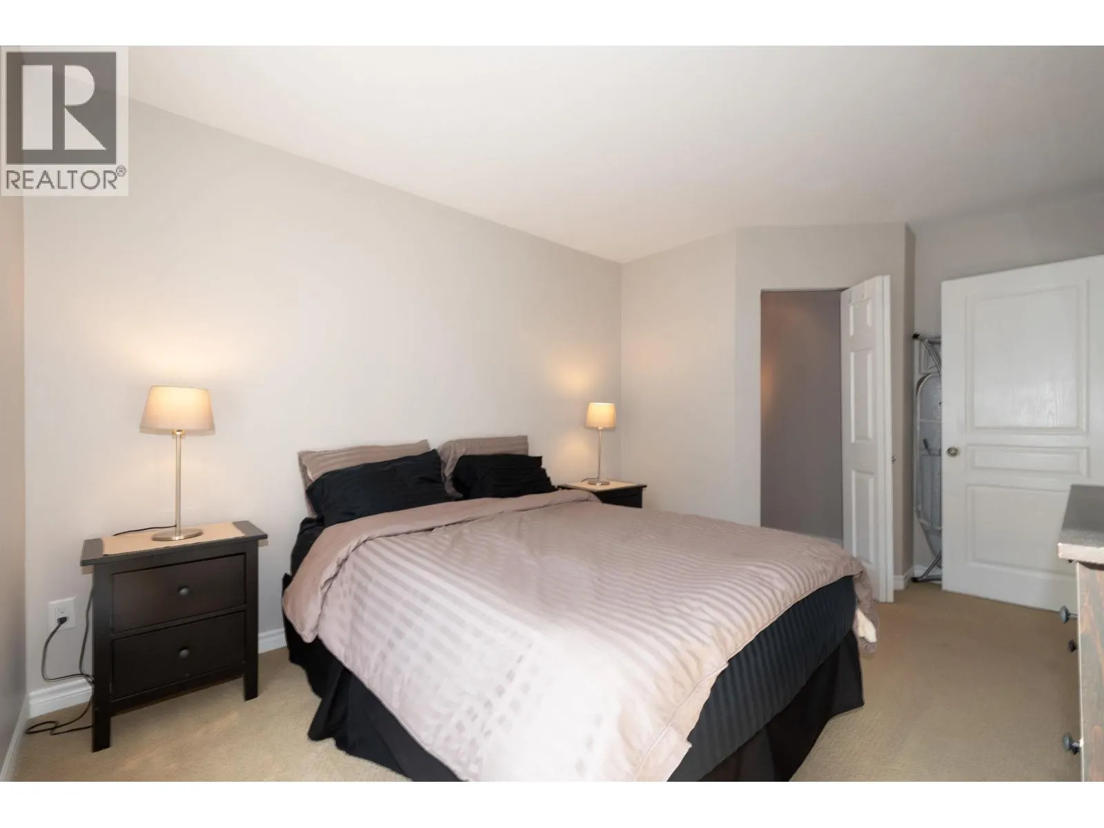 6 1015 LYNN VALLEY ROAD