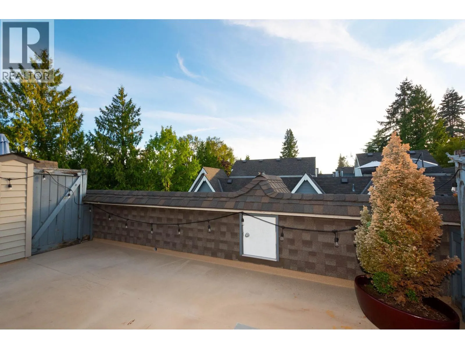 6 1015 LYNN VALLEY ROAD
