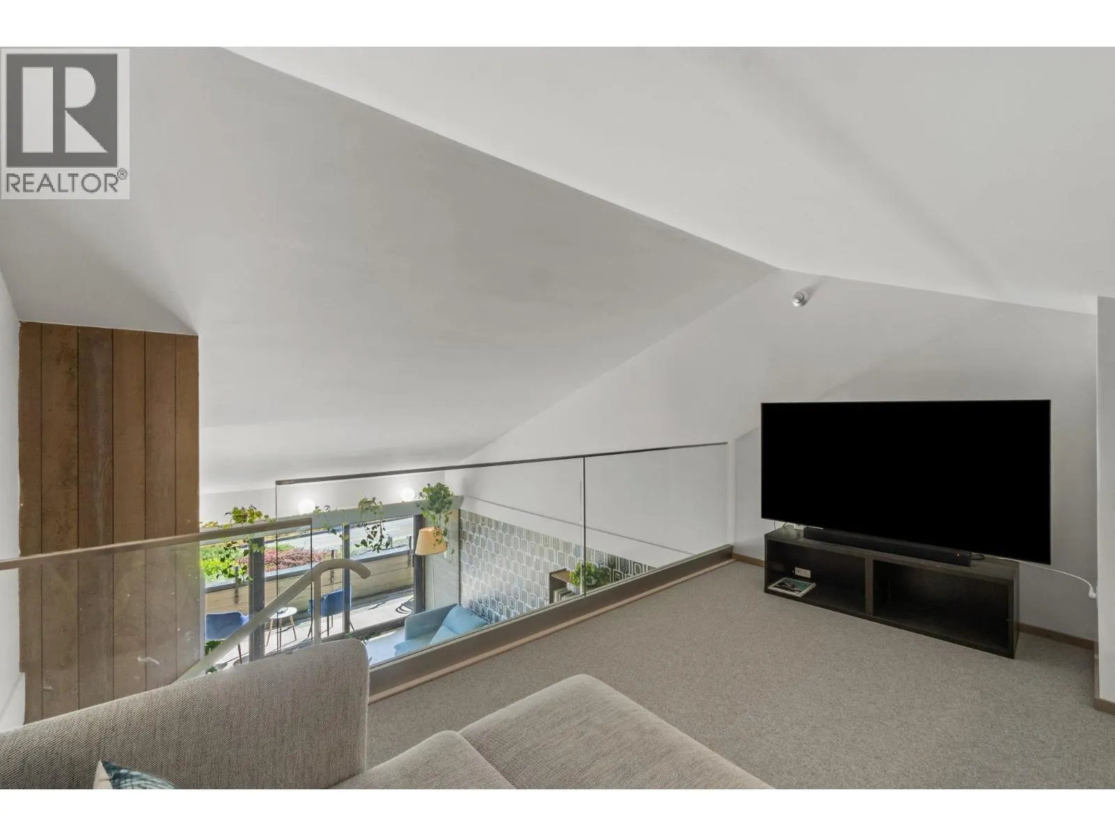 73 2212 FOLKESTONE WAY