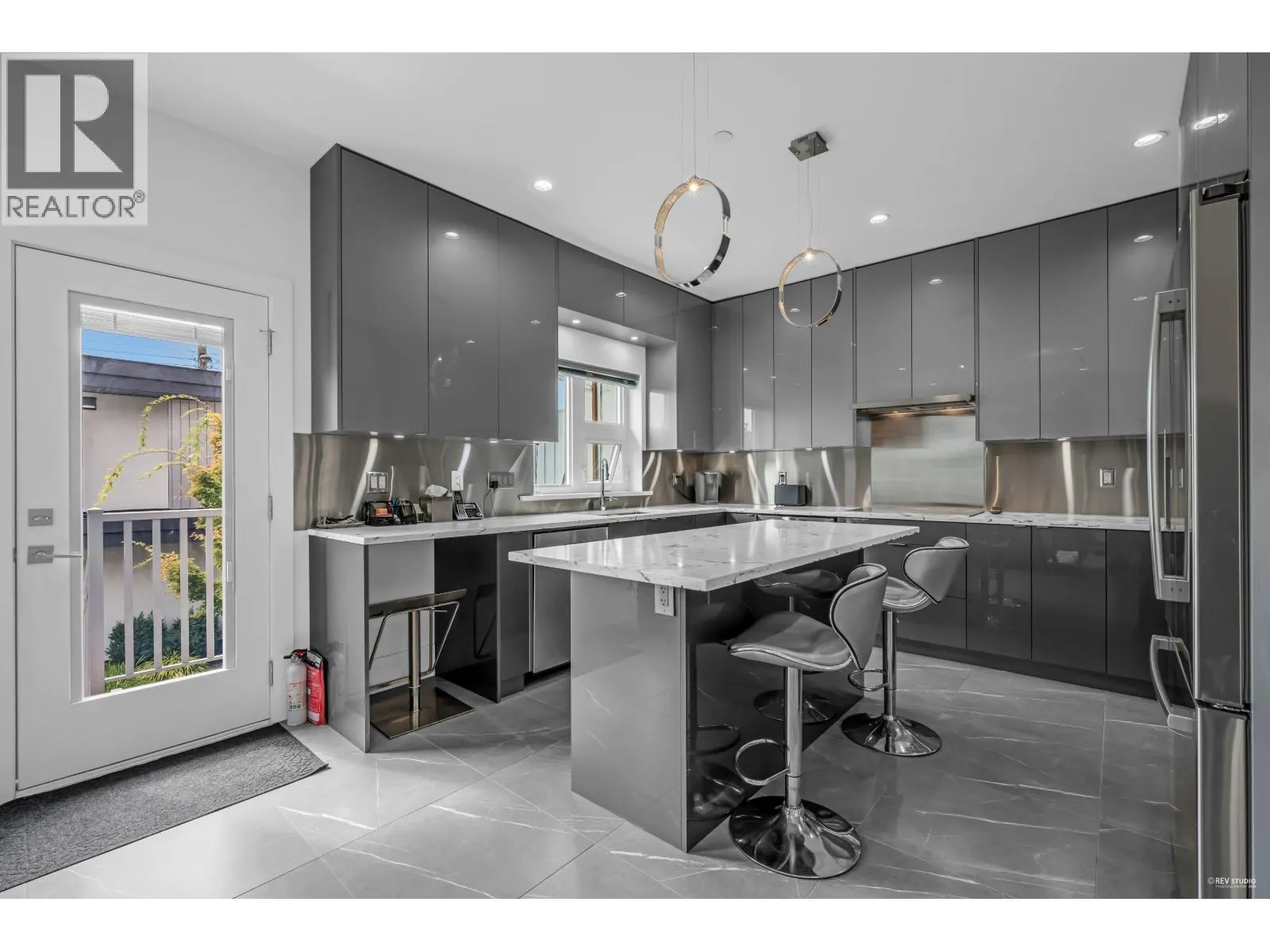 250 E 53RD AVENUE