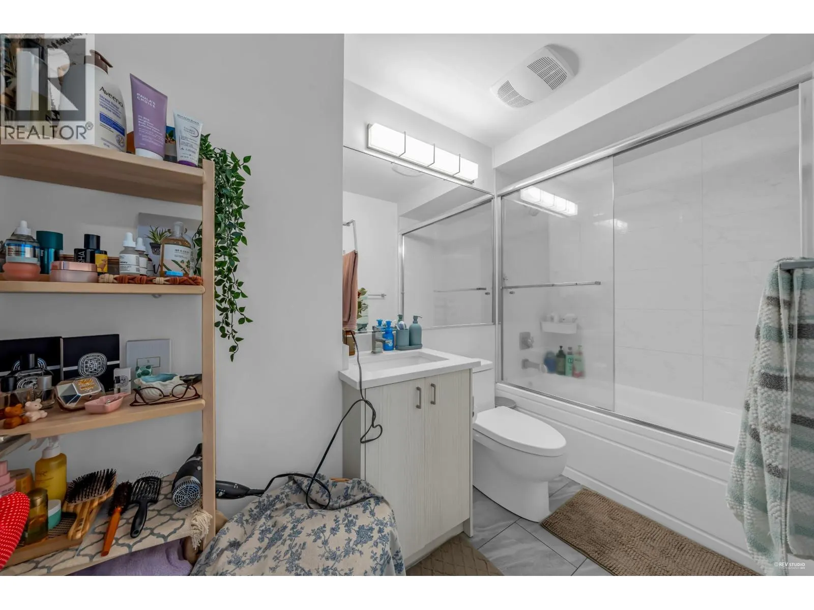 250 E 53RD AVENUE