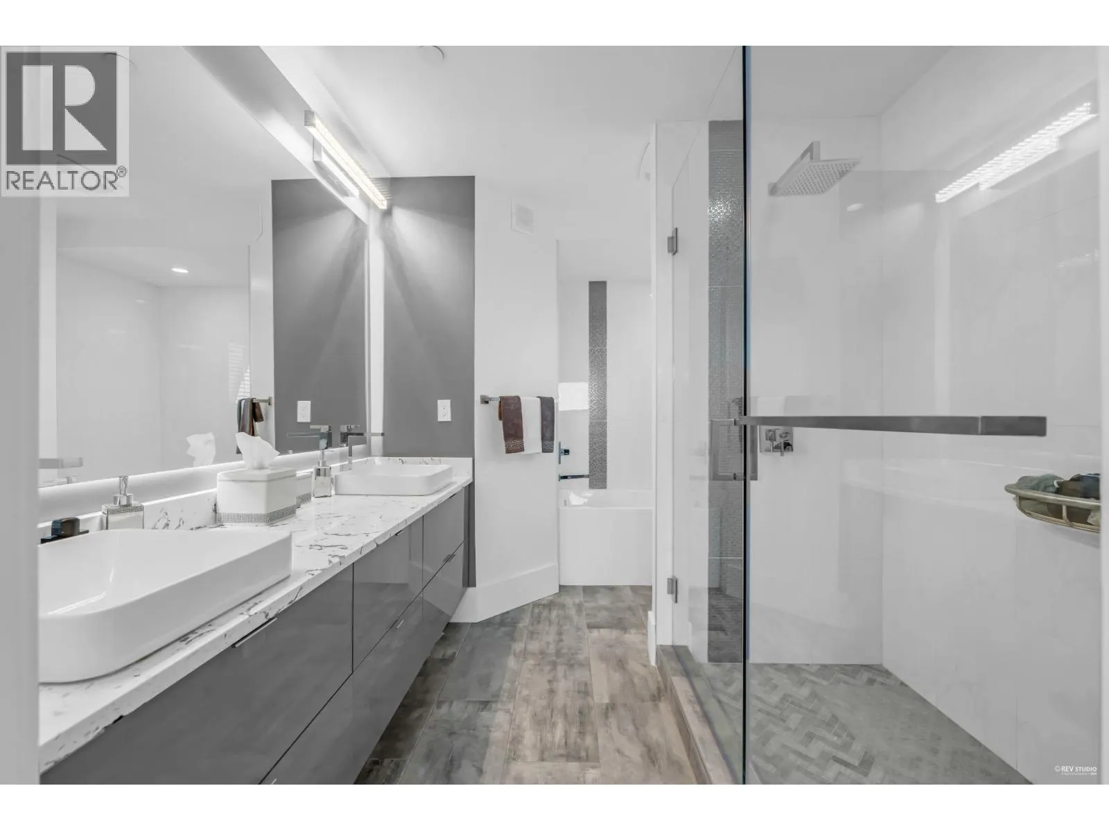 250 E 53RD AVENUE