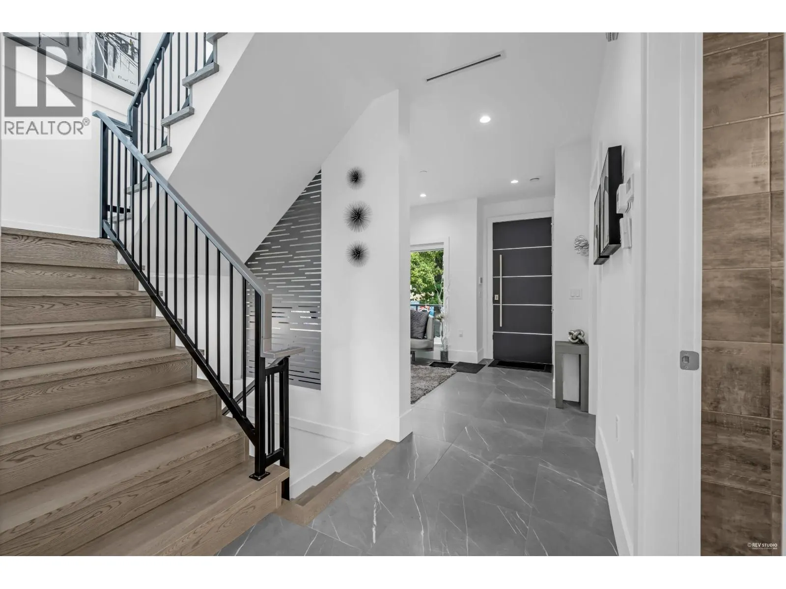 250 E 53RD AVENUE