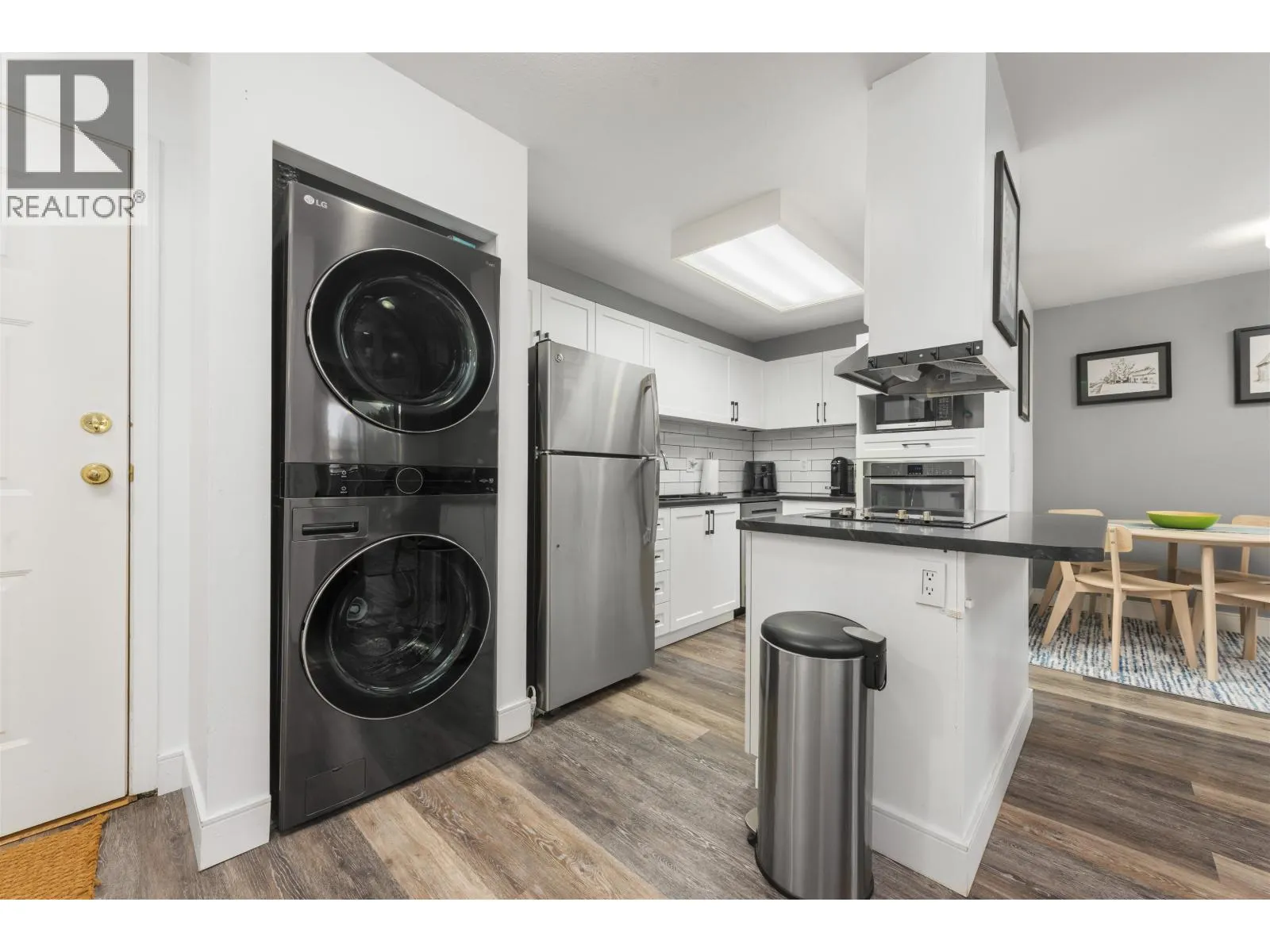 D202 40160 WILLOW CRESCENT