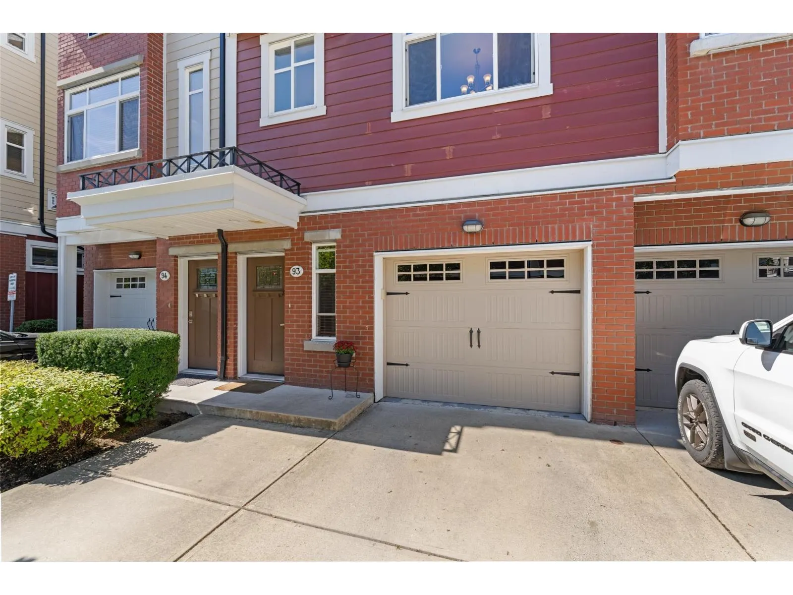 93 8068 207 STREET
