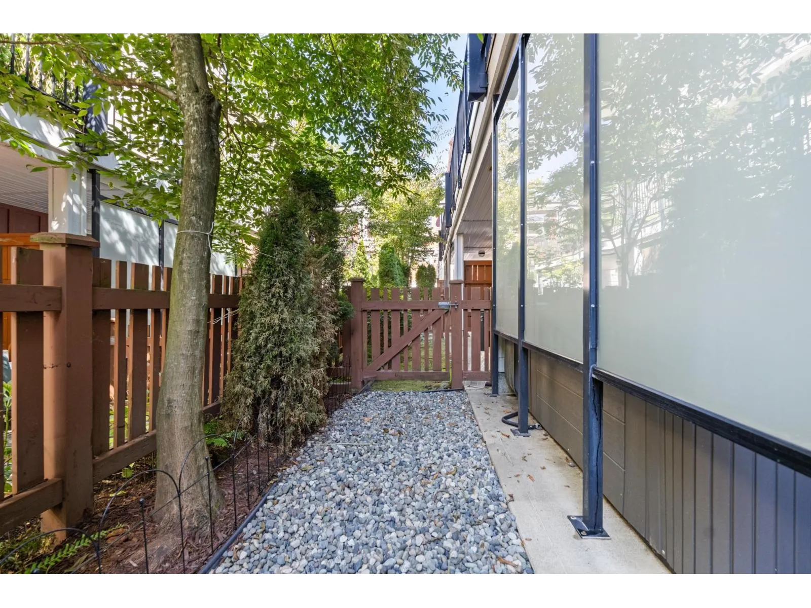 93 8068 207 STREET