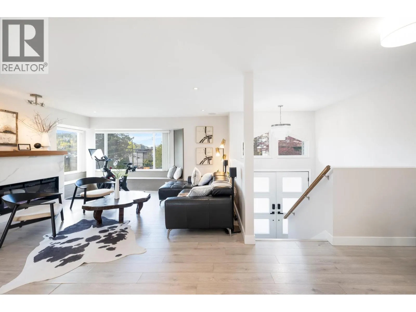 2 WALTON WAY