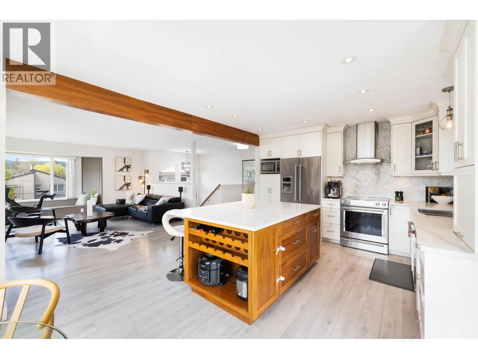 2 WALTON WAY