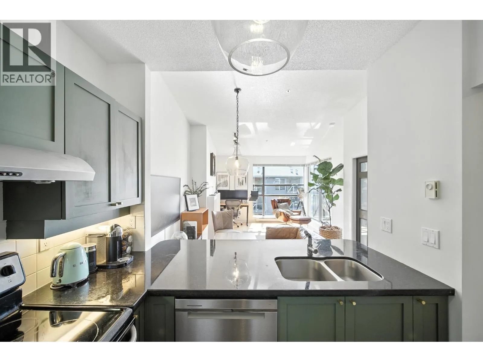 409 1820 E KENT AVE SOUTH AVENUE