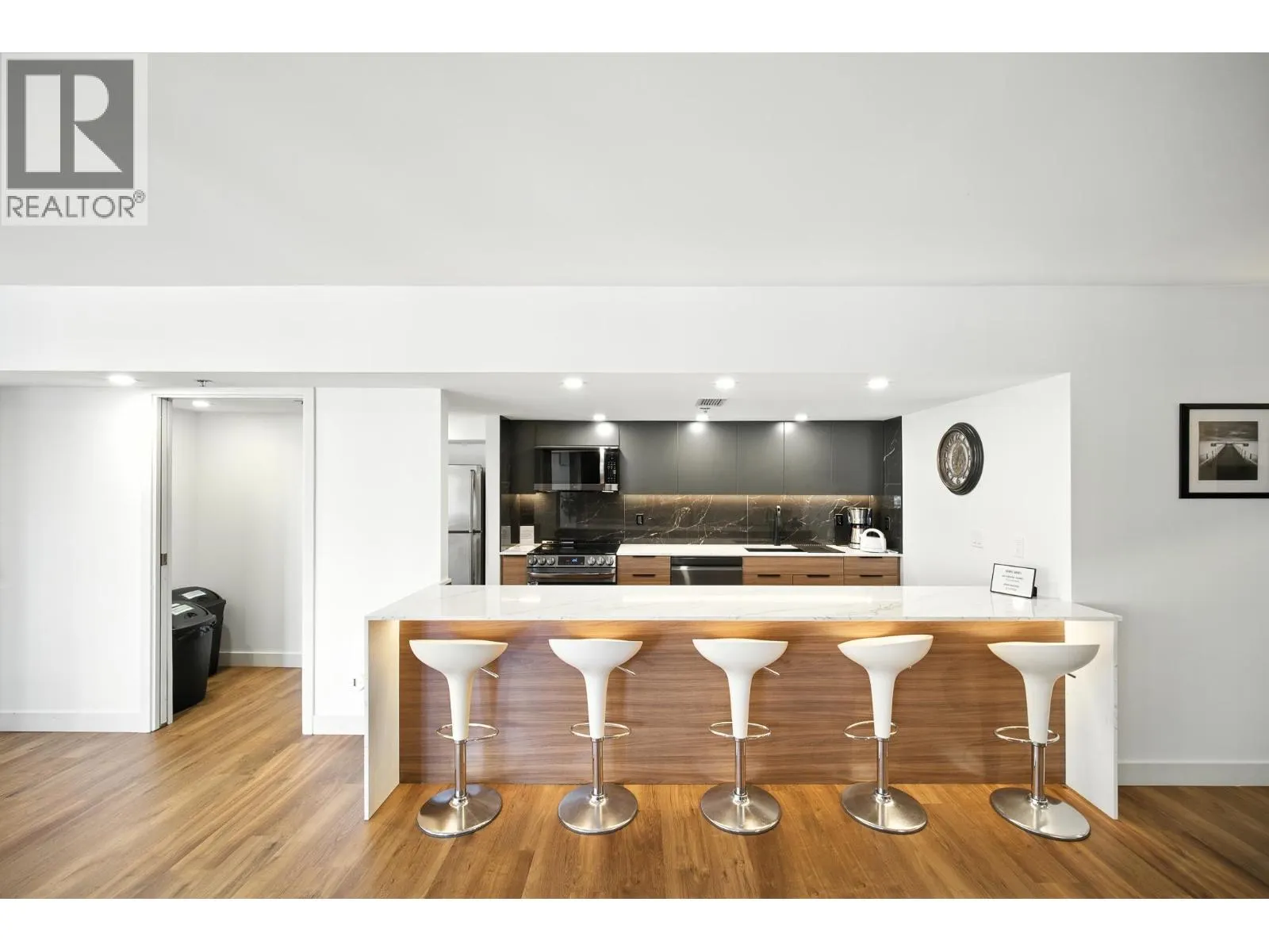 409 1820 E KENT AVE SOUTH AVENUE