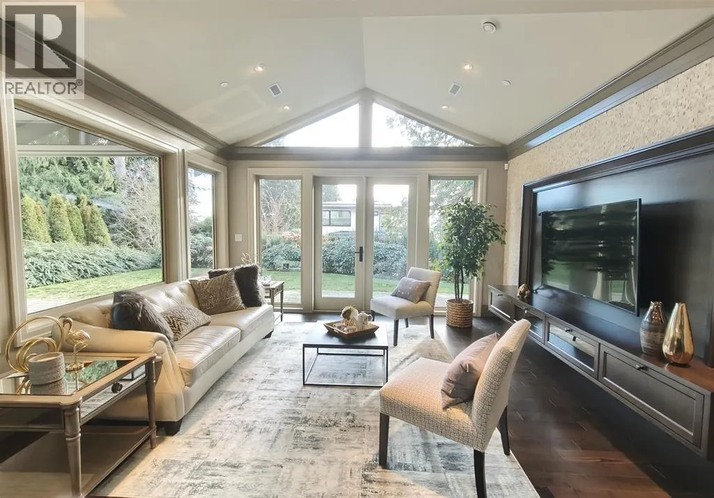2566 MARINE DRIVE