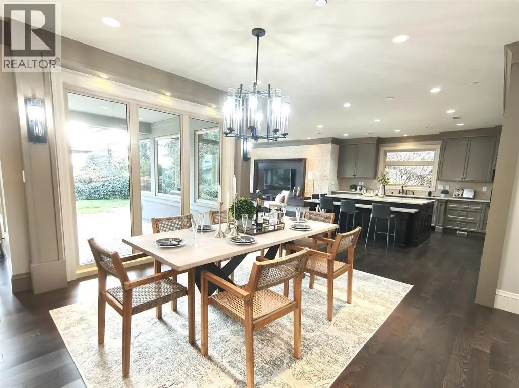 2566 MARINE DRIVE