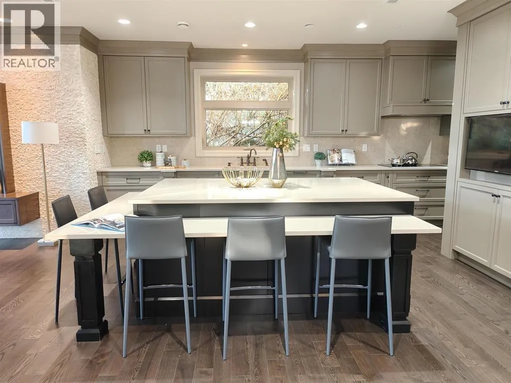 2566 MARINE DRIVE
