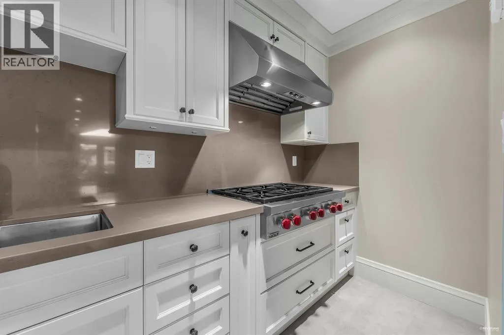 2566 MARINE DRIVE