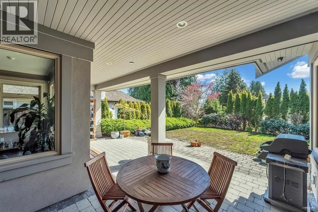 2566 MARINE DRIVE