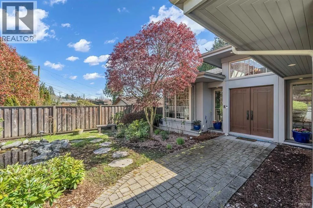 2566 MARINE DRIVE