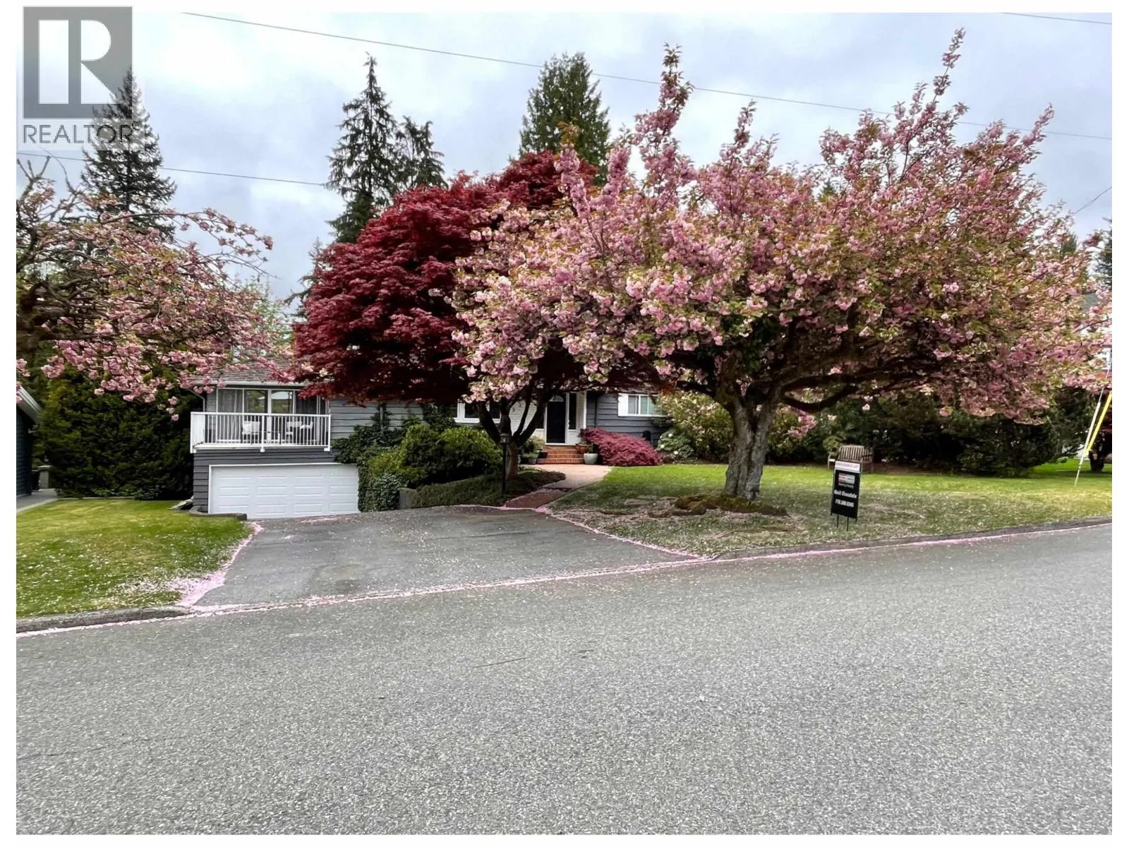 939 SELKIRK CRESCENT