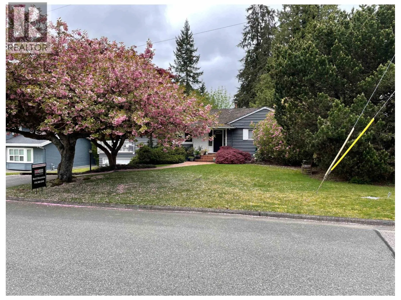 939 SELKIRK CRESCENT