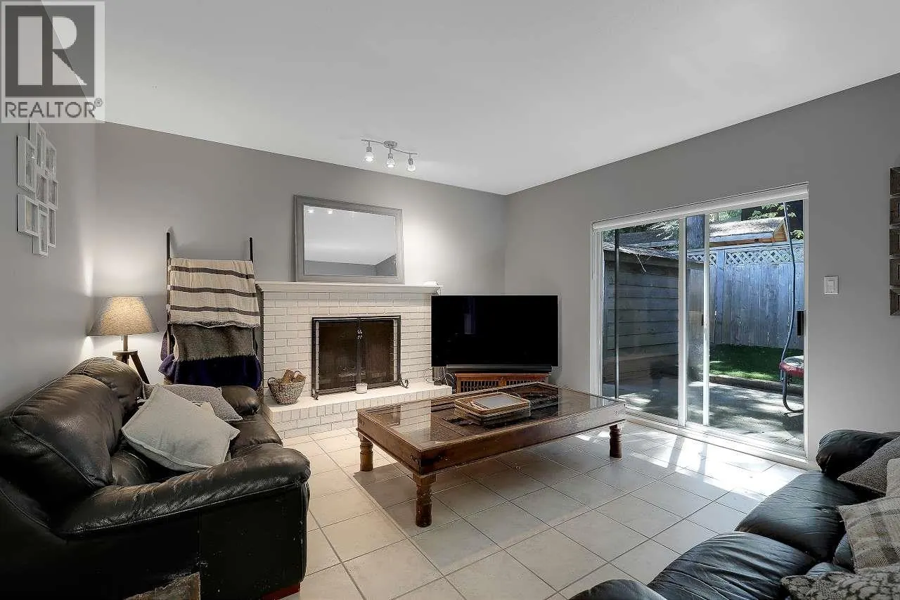 5256 CAMBRIDGE COURT