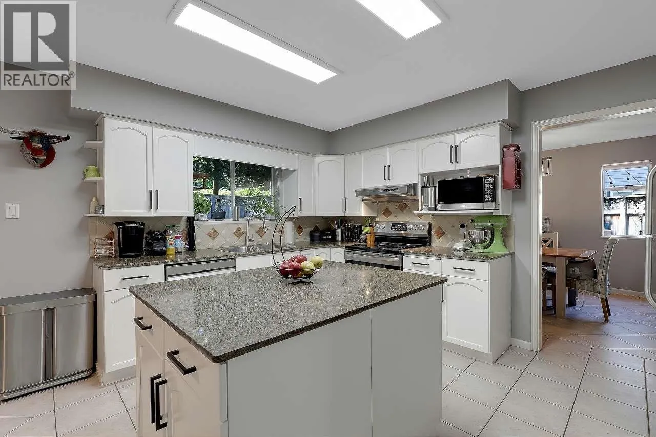 5256 CAMBRIDGE COURT