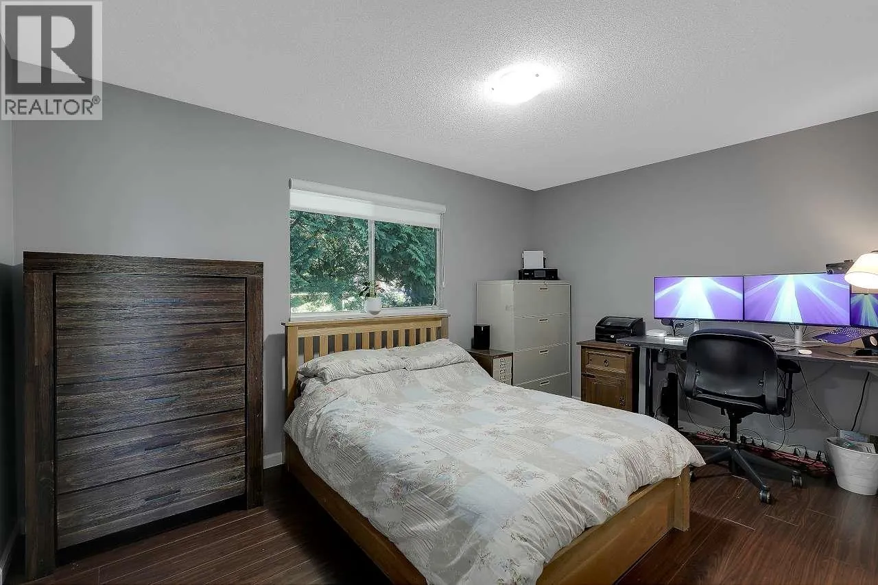 5256 CAMBRIDGE COURT